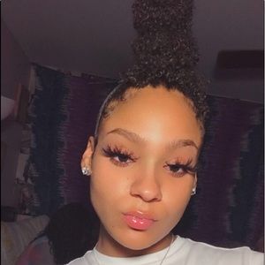 Meet your Posher, Janele